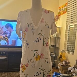 Old Navy Floral Short Sleeve V-Neck Tee
